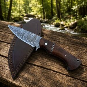 Handmade Damascus steel knife with rosewood handle and leather sheath